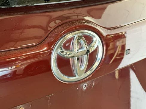 Used 2019 Toyota Highlander XLE w/ Carpet Mat Package (TMS) AWD/4WD image 30