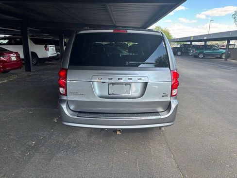 Used 2016 Dodge Grand Caravan R/T image 4