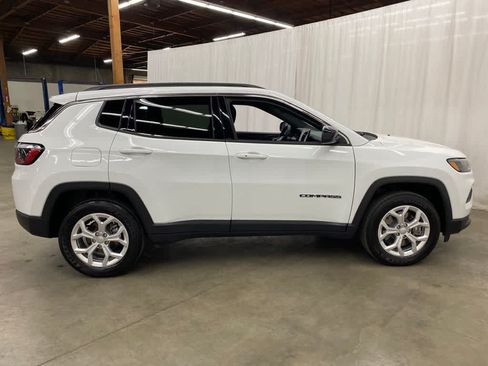 Used 2024 Jeep Compass Latitude AWD/4WD image 7