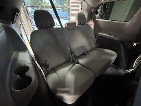 Used 2017 Toyota Sienna XLE image 7