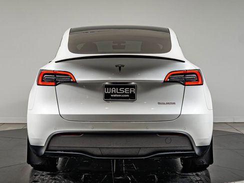 Used 2022 Tesla Model Y Performance AWD/4WD image 6