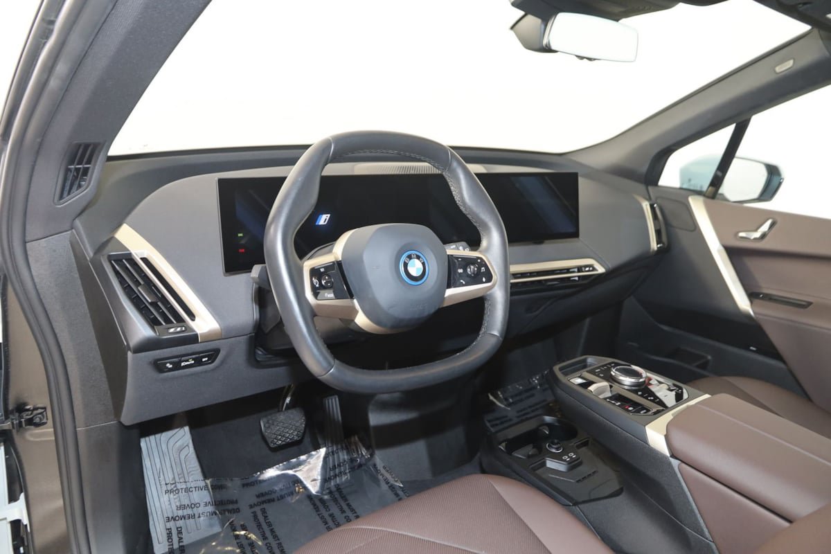 Used 2023 BMW iX xDrive50 AWD/4WD image 27