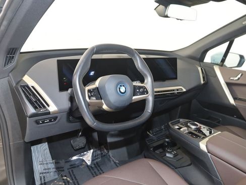 Used 2023 BMW iX xDrive50 AWD/4WD image 27