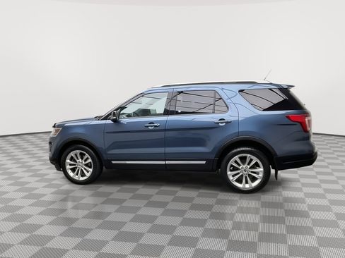 Used 2018 Ford Explorer XLT w/ Equipment Group 202A AWD/4WD image 37