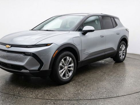 Used 2025 Chevrolet Equinox LT image 3