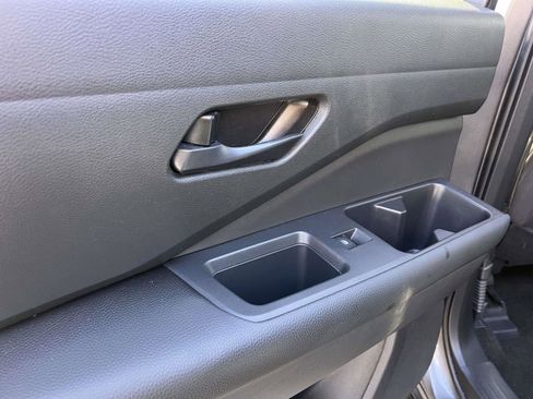 Used 2023 Nissan Pathfinder S image 12