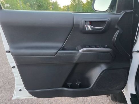 Used 2022 Toyota Tacoma TRD Off-Road AWD/4WD image 24