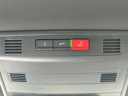 Certified 2025 Volkswagen Jetta Sport FWD image 36