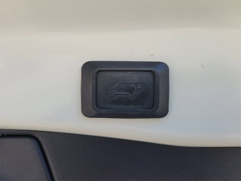 Used 2021 Toyota RAV4 XLE Premium image 9