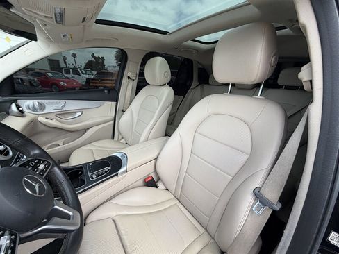 Used 2021 Mercedes-Benz GLC 300 4MATIC w/ Premium Package image 12