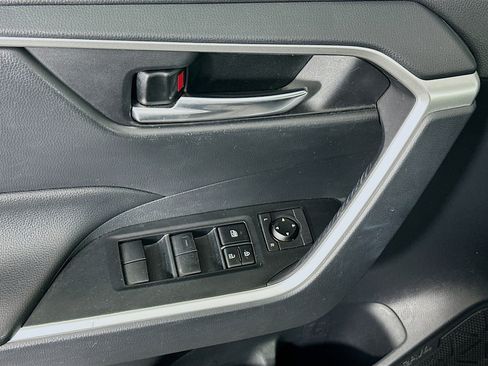 Used 2019 Toyota RAV4 XLE AWD/4WD image 15