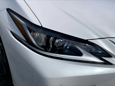 Used 2022 Lexus ES 300h w/ Premium Package image 28