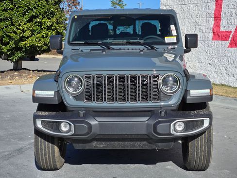 New 2026 Jeep Gladiator Sahara image 2