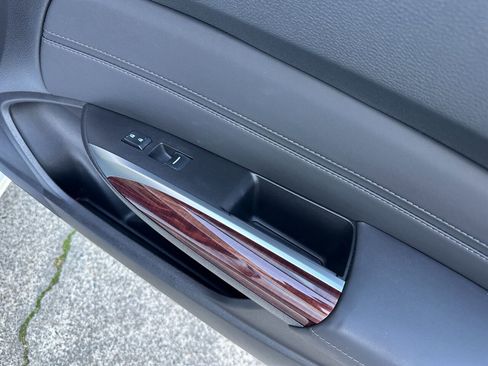 Used 2017 Acura TLX image 38