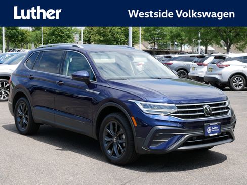 Used 2023 Volkswagen Tiguan SE AWD/4WD image 1