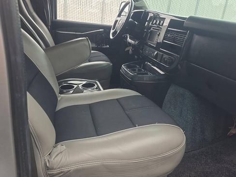 Used 2016 Chevrolet Express 2500 RWD image 12