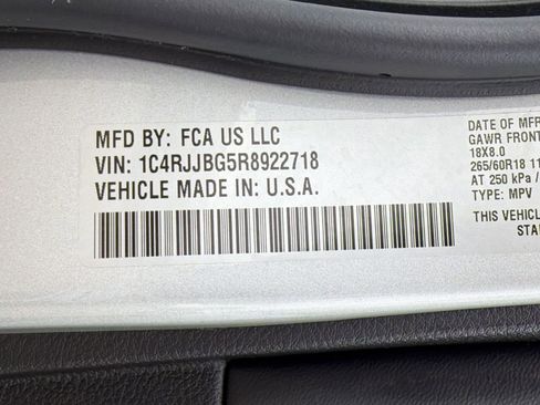 Used 2024 Jeep Grand Cherokee L Limited w/ Luxury Tech Group II image 20