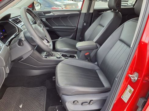 Used 2022 Volkswagen Tiguan SE image 4