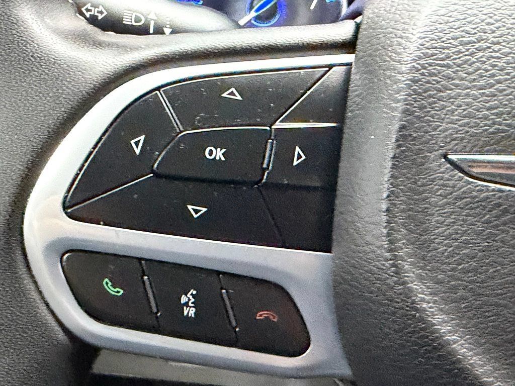 Used 2023 Chrysler Voyager LX FWD image 29