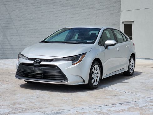 Used 2024 Toyota Corolla LE FWD image 4