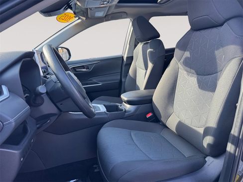 Used 2025 Toyota RAV4 XLE image 9
