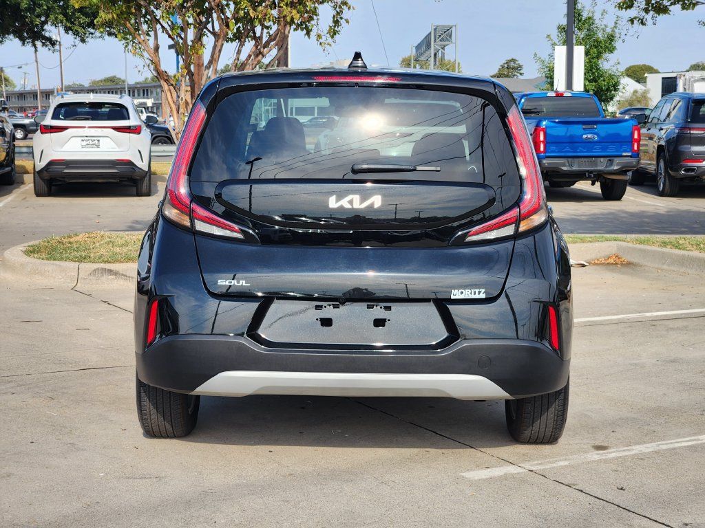 Used 2025 Kia Soul LX w/ LX Technology Package FWD image 12