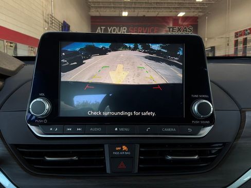 Used 2025 Nissan Altima 2.5 SV FWD image 30