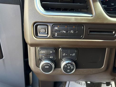 Used 2023 GMC Yukon SLT AWD/4WD image 32