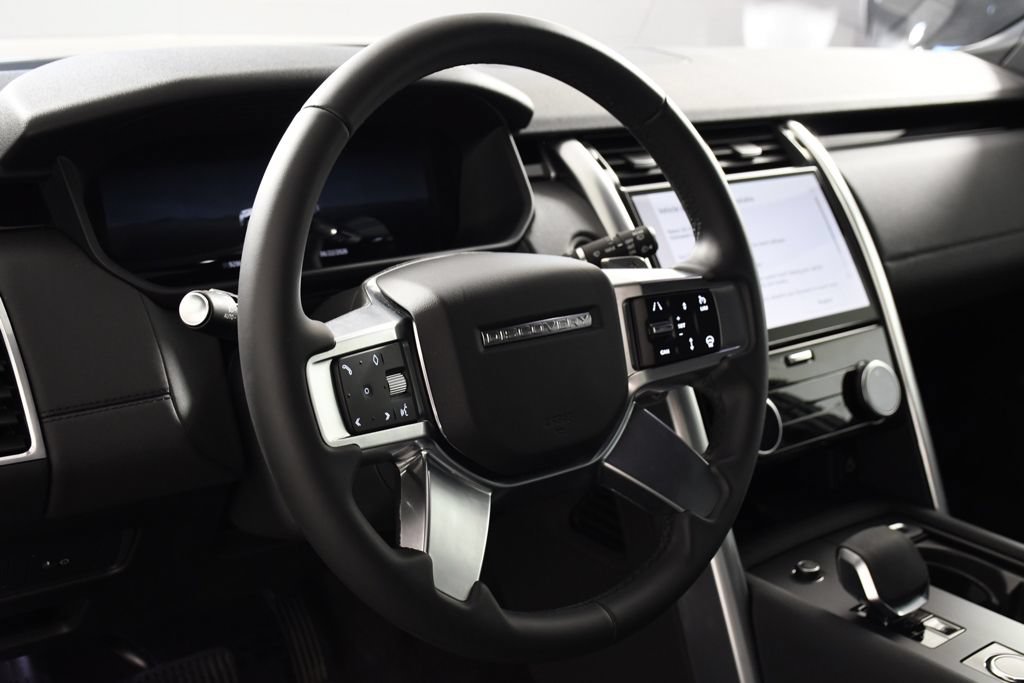 Certified 2025 Land Rover Discovery S AWD/4WD image 13