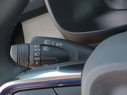 Certified 2023 Volvo XC40 B5 Plus w/ Driver Assist Package AWD/4WD image 25