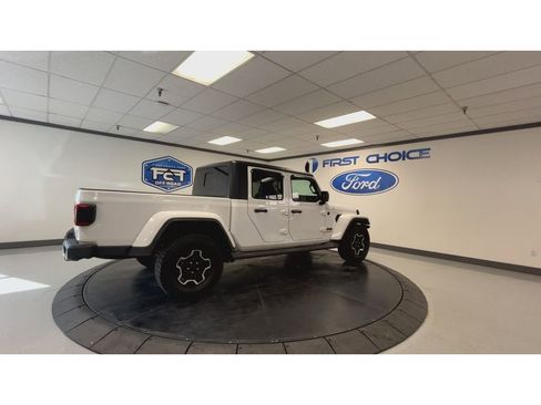 Used 2021 Jeep Gladiator Sport image 2