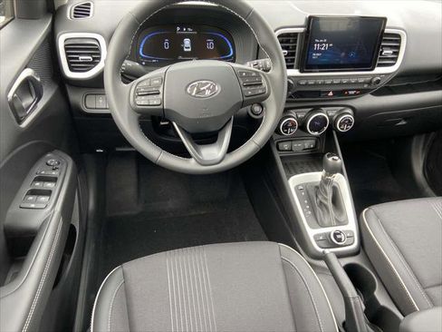 New 2025 Hyundai Venue Limited image 7