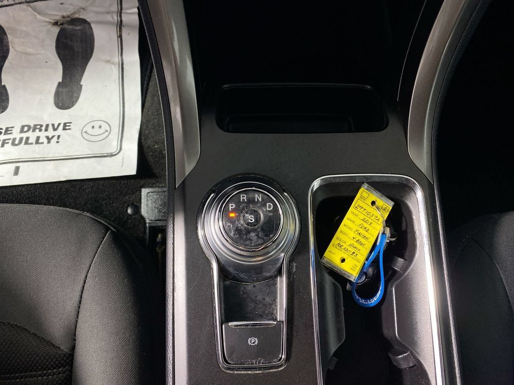 Used 2019 Ford Fusion SE FWD image 19