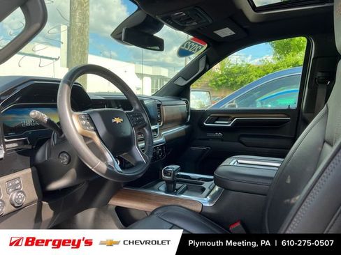 Used 2022 Chevrolet Silverado 1500 High Country w/ High Country Premium Package image 3