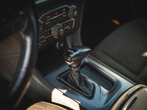 Used 2019 Dodge Charger SXT image 35