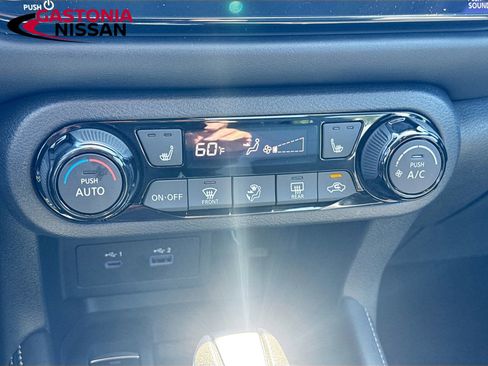 Used 2024 Nissan Kicks SR w/ SR Premium Package FWD image 15