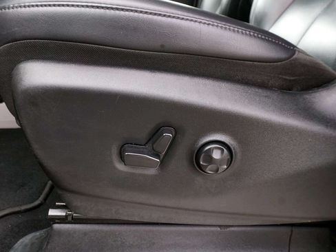 Used 2023 Chrysler Pacifica Touring-L FWD image 17