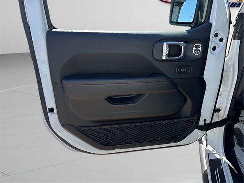 Used 2021 Jeep Gladiator Mojave w/ Trailer Tow Package image 6