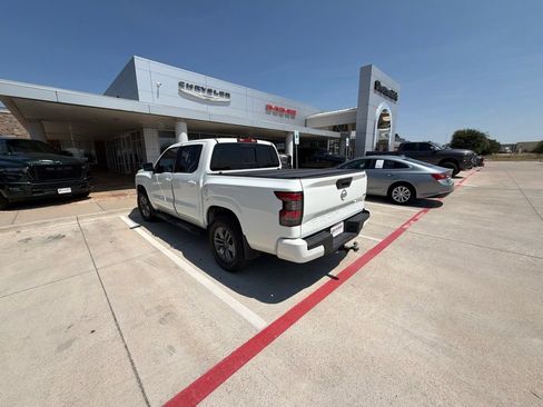 Used 2025 Nissan Frontier SV AWD/4WD image 8