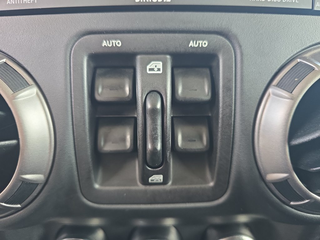 Used 2018 Jeep Wrangler Unlimited Sahara w/ Dual Top Group AWD/4WD image 28