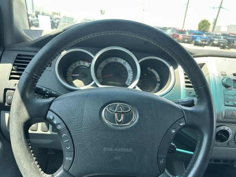 Used 2011 Toyota Tacoma 4x4 Double Cab w/ TRD Sport Pkg w/JBL Audio image 17