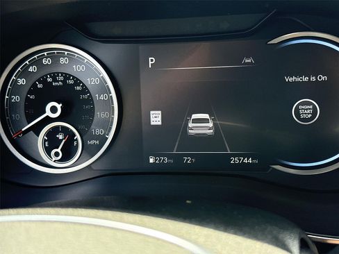 Used 2025 Genesis G70 2.5T AWD/4WD image 10