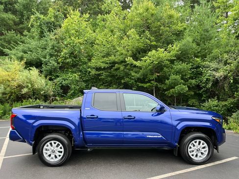 Certified 2024 Toyota Tacoma SR5 AWD/4WD image 6