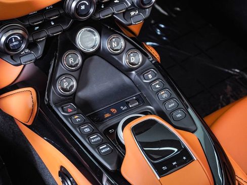 Used 2023 Aston Martin V8 Vantage Roadster RWD image 32