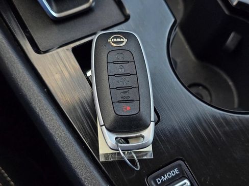 Used 2025 Nissan Rogue SV FWD image 41