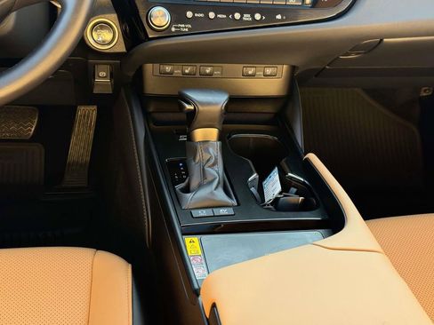 Used 2025 Lexus ES 300h w/ Premium Package image 18