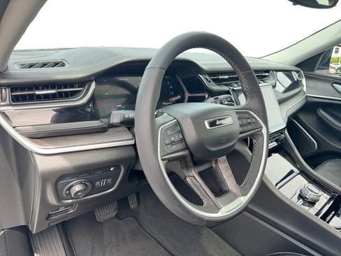 Used 2023 Jeep Grand Cherokee 4WD 4xe image 18