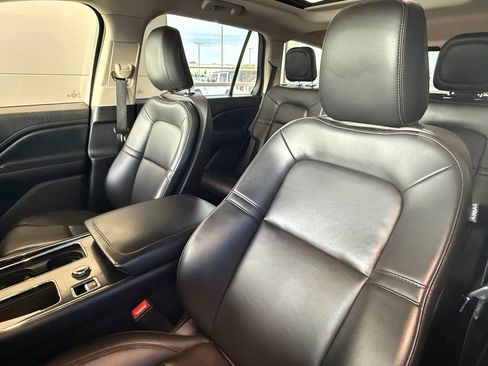 Used 2022 Lincoln Aviator AWD w/ Premium Package image 19