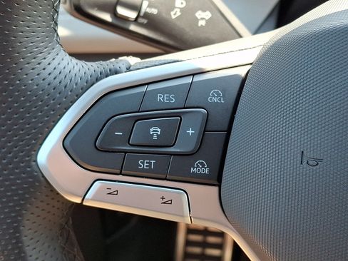 Certified 2026 Volkswagen Tiguan SE R-Line FWD image 22