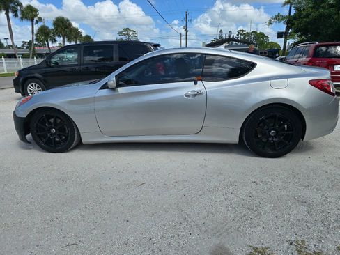Used 2010 Hyundai Genesis 3.8 image 10